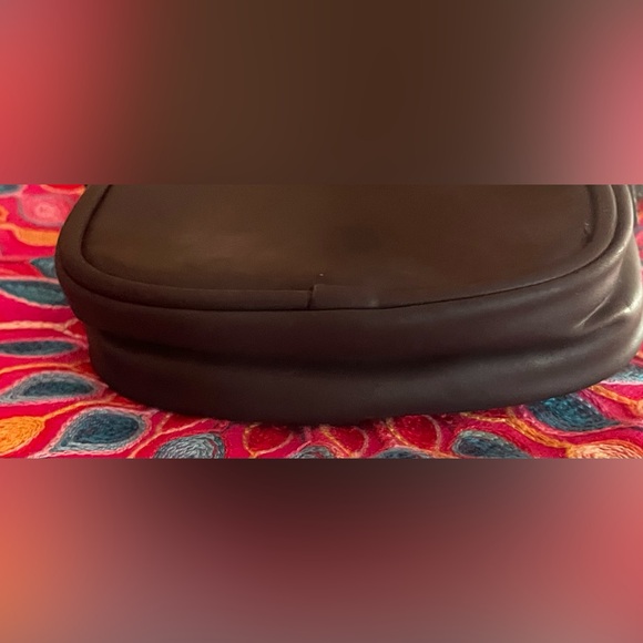 Black Adidas Crossbody. Measures approximately 8 x 6”.EUC - Picture 5 of 6